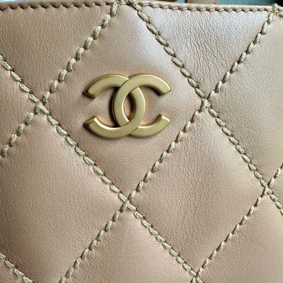 Authentic CHANEL Vintage Vivian/ Wild Stitch Tote Bag - Picture 8 of 14